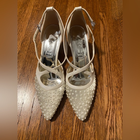 Shoes - NIB Vintage-Inspired Kitten Bridal Heels Size 7